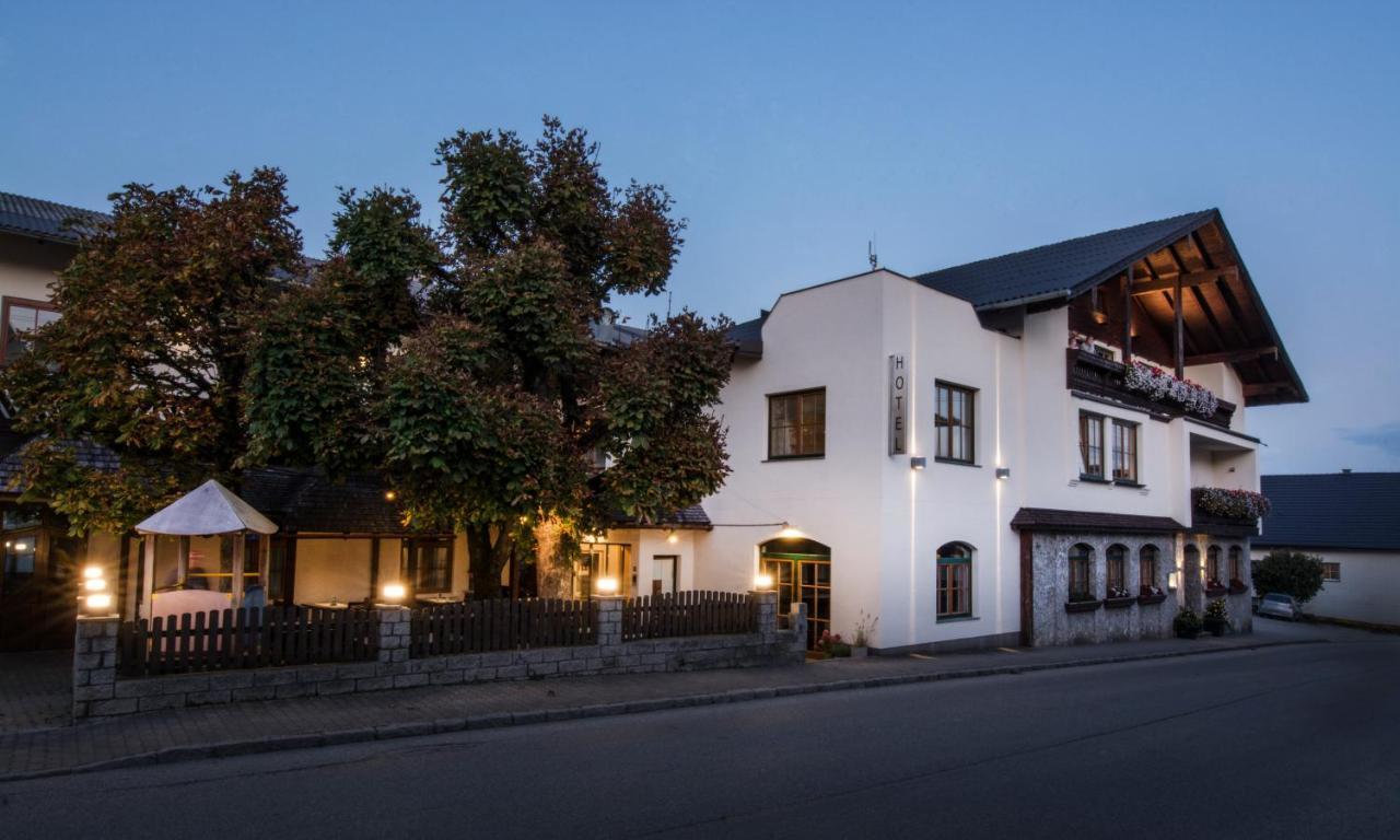 Hotel-Gasthof Beim Böckhiasl Neukirchen an der Vöckla Exterior foto